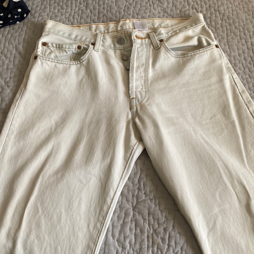 NEVER WORN LEVI DENIM